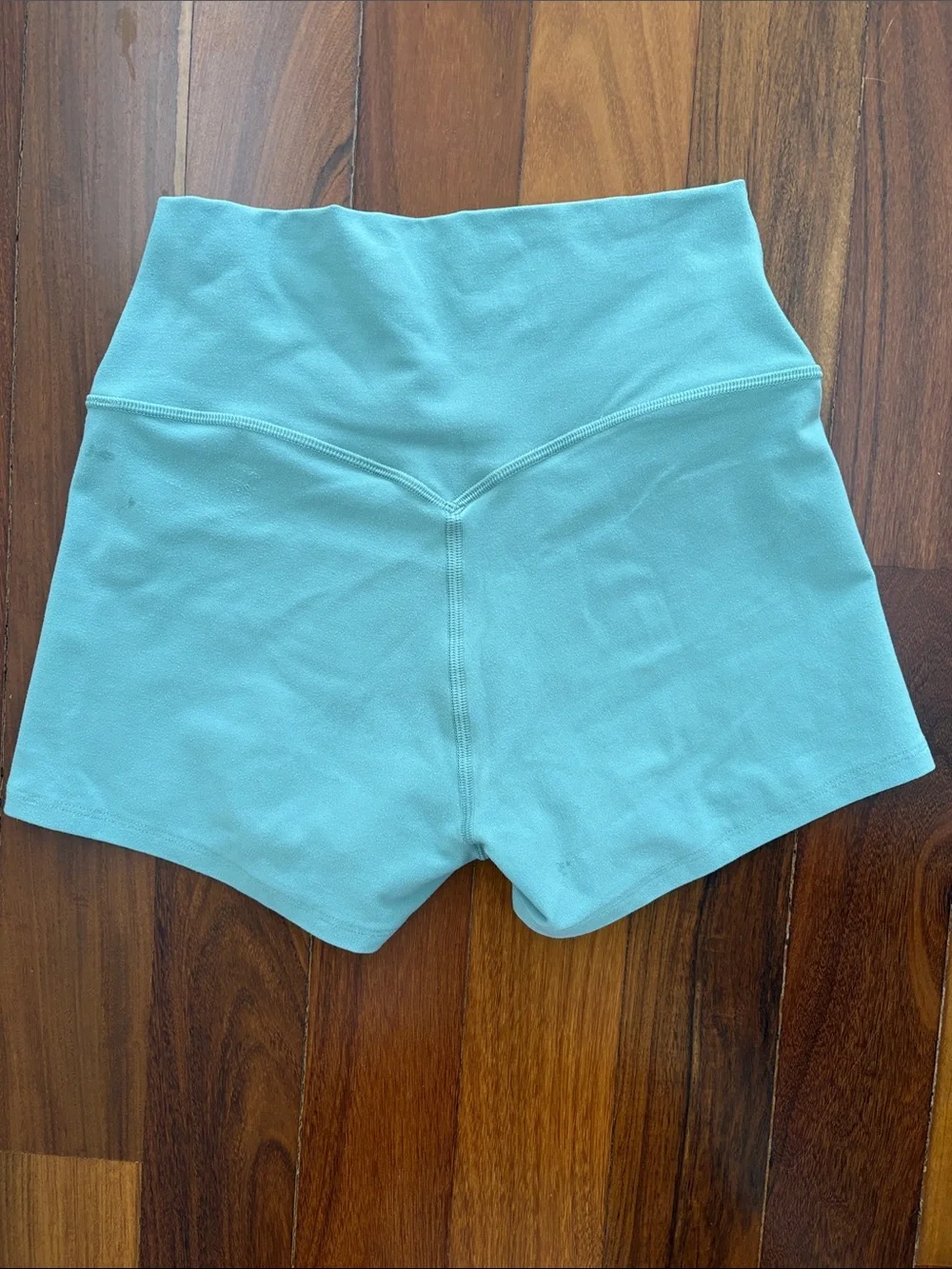 ALO soft high waist carefree short - botanical green